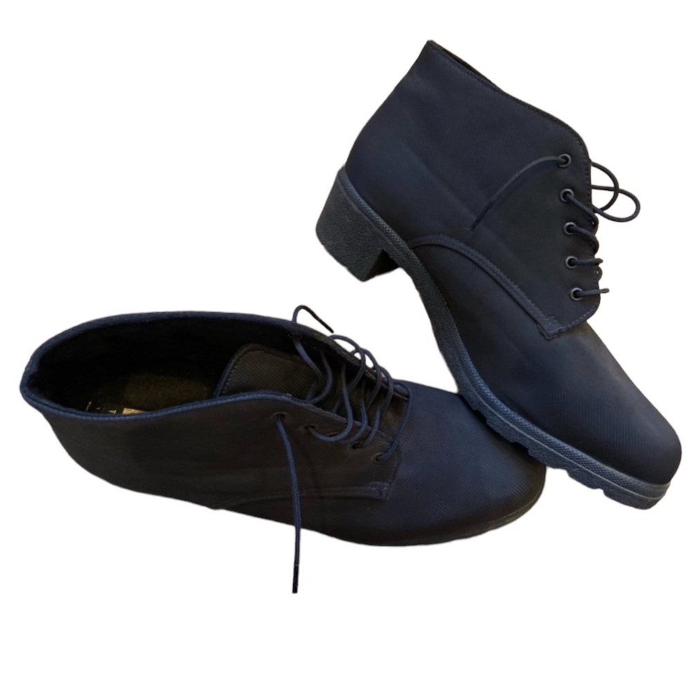 New Wanderlust Canada waterproof boots. Size 11W. 1 1/2” heel